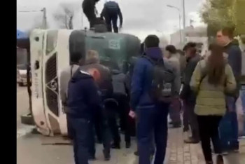 Фотография к новости: В ДТП с рейсовым автобусом и легковушкой пострадали 20 человек в Караганде