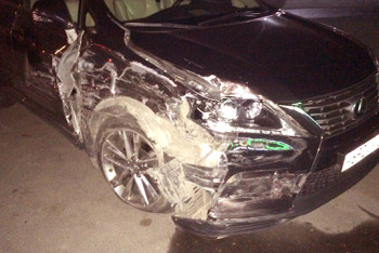 Фотография к новости: Водитель Lexus умудрился разбить пять машин на парковке в Караганде