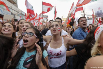 Фотография к новости: В Ливане десятки тысяч людей требуют отставки правительства