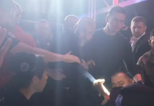 Фотография к новости: Бой MMA между казахстанцем Жумагуловым и россиянином Багаутиновым закончился массовой потасовкой