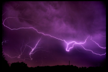 Фотография к новости: Молния устроила световое "шоу" в Японии