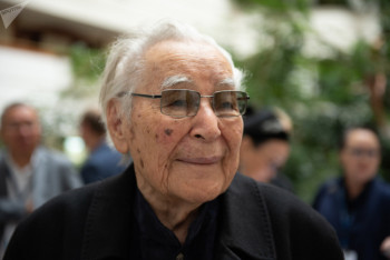 Фотография к новости: Токаев поздравил с 95-летием писателя Абдижамила Нурпеисова