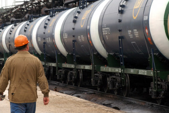 Фотография к новости: "Реэкспорта не будет" — Бозумбаев о вывозе нефти в Кыргызстан