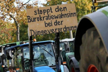 Фотография к новости: До 200 тракторов заблокировали центр Берлина