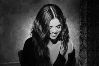 Фотография к новости: Селена Гомез опубликовала новый клип, снятый на IPhone