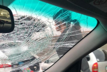 Фотография к новости: Женщина в Алматы разбила чужое авто с помощью огнетушителя