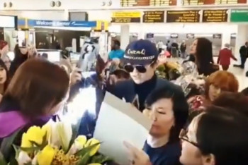 Фотография к новости: Аншлаг начался уже с аэропорта: Димаш прилетел в Нью-Йорк для подготовки концерта