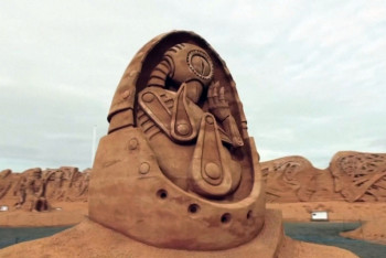 Фотография к новости: 120 тысяч посетителей привлекла выставка песчаных фигур в Дании