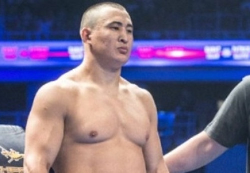 Фотография к новости: Небитый казахстанский супертяж впервые не смог выиграть нокаутом