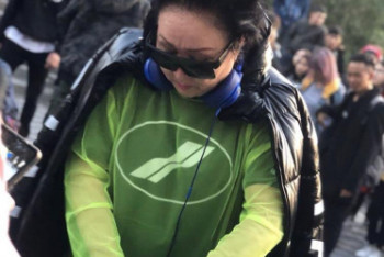 Фотография к новости: Бабушка-диджей удивила прохожих в Алматы