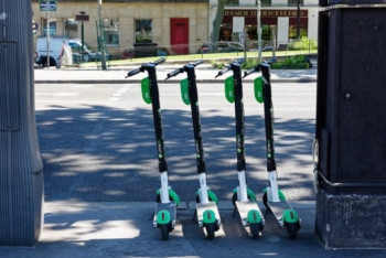 Фотография к новости: Водители электросамокатов во Франции не смогут ездить по тротуарам