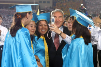 Фотография к новости: Первое селфи с Назарбаевым было сделано в 2004 году