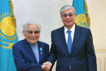 Фотография к новости: Токаев принял писателя Абдижамила Нурпеисова