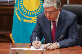 Фотография к новости: Токаев выразил соболезнования президенту Южной Кореи 