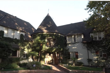 Фотография к новости: Бекмамбетов рассказал Дудю, что живет в доме Диснея