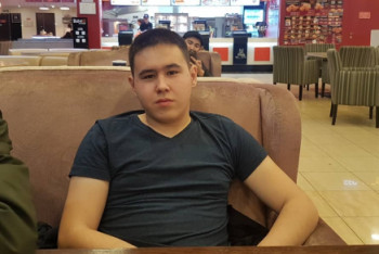 Фотография к новости: Музыкальный трек 19-летнего рабочего из Казахстана порвал мировые чарты