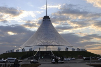 Фотография к новости: "Хан Шатыр" оцепили: возгорание произошло на одном из этажей ТРЦ