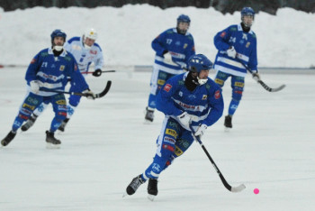 Фотография к новости: Хек-трик легионера из Казахстана помог его клубу выиграть Кубок Норвегии по бенди