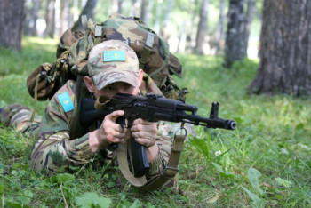 Фотография к новости: Министр обороны РК поздравил военных разведчиков