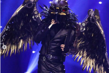 Фотография к новости: Выступление полностью замаскированного Димаша за 12 часов набрало 120 млн просмотров 