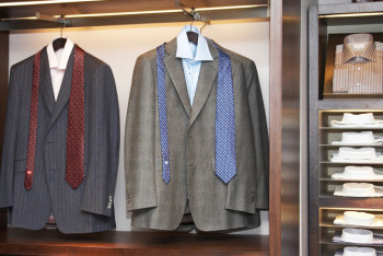 Фотография к новости: Сколько костюмов казахстанского пошива в гардеробе у министра Бейбута Атамкулова