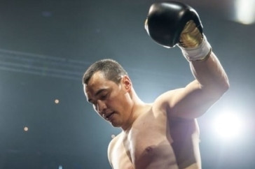 Фотография к новости: Казахстанский супертяж нокаутировал небитого хорватского соперника