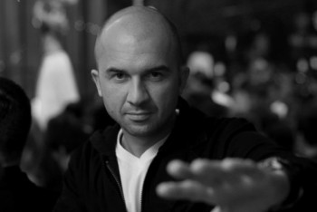 Фотография к новости: Умер Паша Фейсконтроль – символ клубной жизни Москвы начала 2000-х