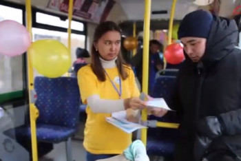 Фотография к новости: Викторину прямо в автобусах устроили для пассажиров в Нур-Султане