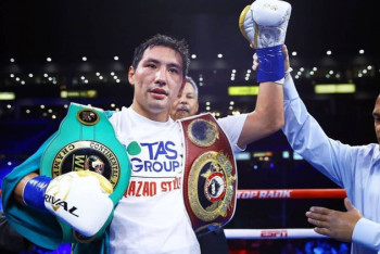 Фотография к новости: Жанибек Алимханулы нокаутировал канадца и защитил титулы от WBC и WBO