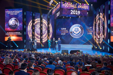 Фотография к новости: Лучших игроков и тренеров РК наградили по итогам футбольного сезона 2019 года