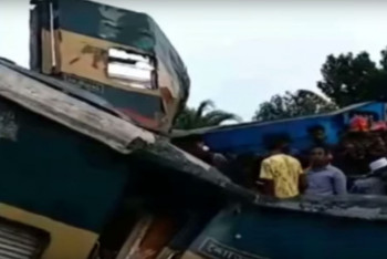 Фотография к новости: Два пассажирских поезда столкнулись в Бангладеш, 14 человек погибли