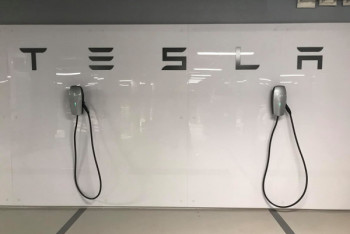 Фотография к новости: Сверхбыстрые зарядные станции Tesla запустят в Нур-Султане