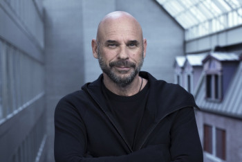 Фотография к новости: Основателя "Цирка Дю Солей" задержали по обвинению в выращивании марихуаны