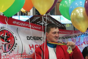 Фотография к новости: Сапиев опроверг, что чемпиона мира по армрестлингу никто не встретил в аэропорту после победы в Румынии