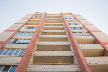 Фотография к новости: Военный врач погранслужбы КНБ выпал с 12 этажа в Нур-Султане