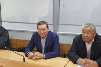 Фотография к новости: В суде сообщили, сколько еще продлится ограничение свободы экс-премьера Серика Ахметова