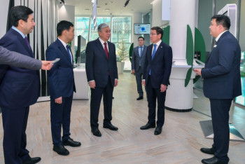 Фотография к новости: Президент РК посетил цифровой ЦОН "Digital Centre"