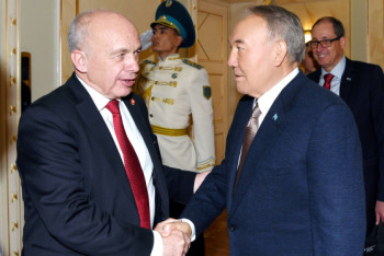 Фотография к новости: Нурсултан Назарбаев встретился с президентом Швейцарии Ули Маурером