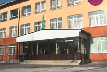 Фотография к новости: Школьники учатся в куртках и шапках в гимназии Нур-Султана 