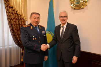 Фотография к новости: Глава МВД РК встретился с генсекретарем Интерпола