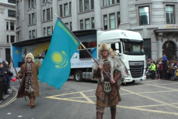 Фотография к новости: Казахские батыры произвели фурор на улицах Лондона