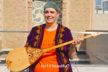 Фотография к новости: Из Висконсина с любовью. Жители США на чистом казахском говорят о боксе, лошадях, шубате и домбре 