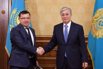 Фотография к новости: Глава государства принял экономиста Олжаса Худайбергенова