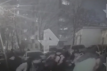 Фотография к новости: Узбекские и кыргызские дворники устроили массовую драку в центре Москвы