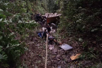 Фотография к новости: 18 человек погибли при падении автобуса в ущелье в Непале