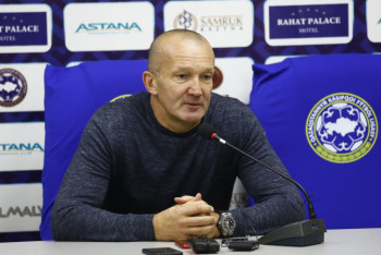 Фотография к новости: "Говорить про неуважение неуместно" – тренер "Астаны" не в обиде на МЮ за второй состав на матч в Нур-Султане