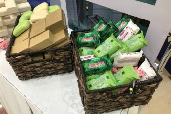 Фотография к новости: Дарига Назарбаева оценила натуральное мыло казахстанского производства 