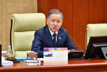 Фотография к новости: Закон "О статусе педагога": вводится норма наказания за посягательство на честь педагога - Нигматуллин