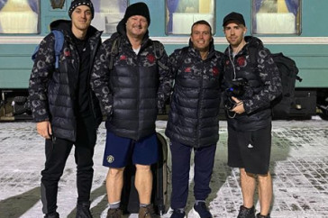 Фотография к новости: Британский телеведущий пробыл в пути 56 часов ради матча "Астана"–МЮ