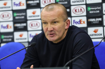 Фотография к новости: Тренер "Астаны" раскрыл детали разговора в перерыве матча с МЮ в Лиге Европы